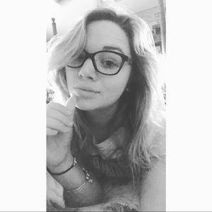 Meet your Posher, Adrienne